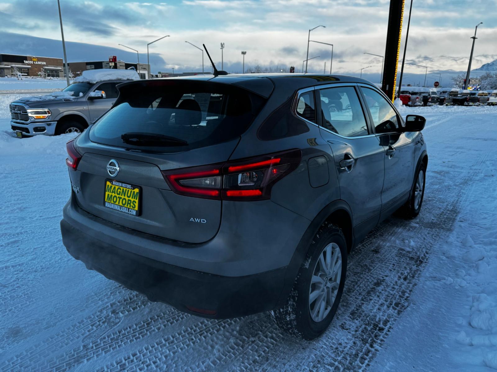 2021 Gray /Black Nissan Rogue Sport Sport (JN1BJ1AW9MW) with an 2.0L 4-Cylinder engine, located at 1960 Industrial Drive, Wasilla, 99654, (907) 376-5555, 61.573475, -149.400146 - Photo #5
